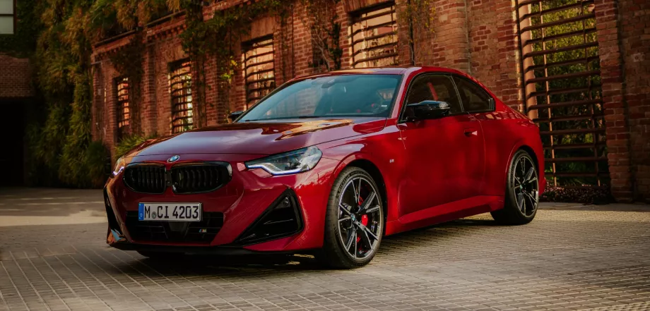 BMW 2 Coupé rood vooraanzicht